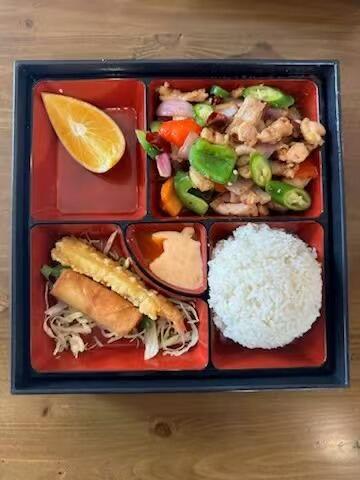 LU11. Twin Pepper Chicken (Spicy)